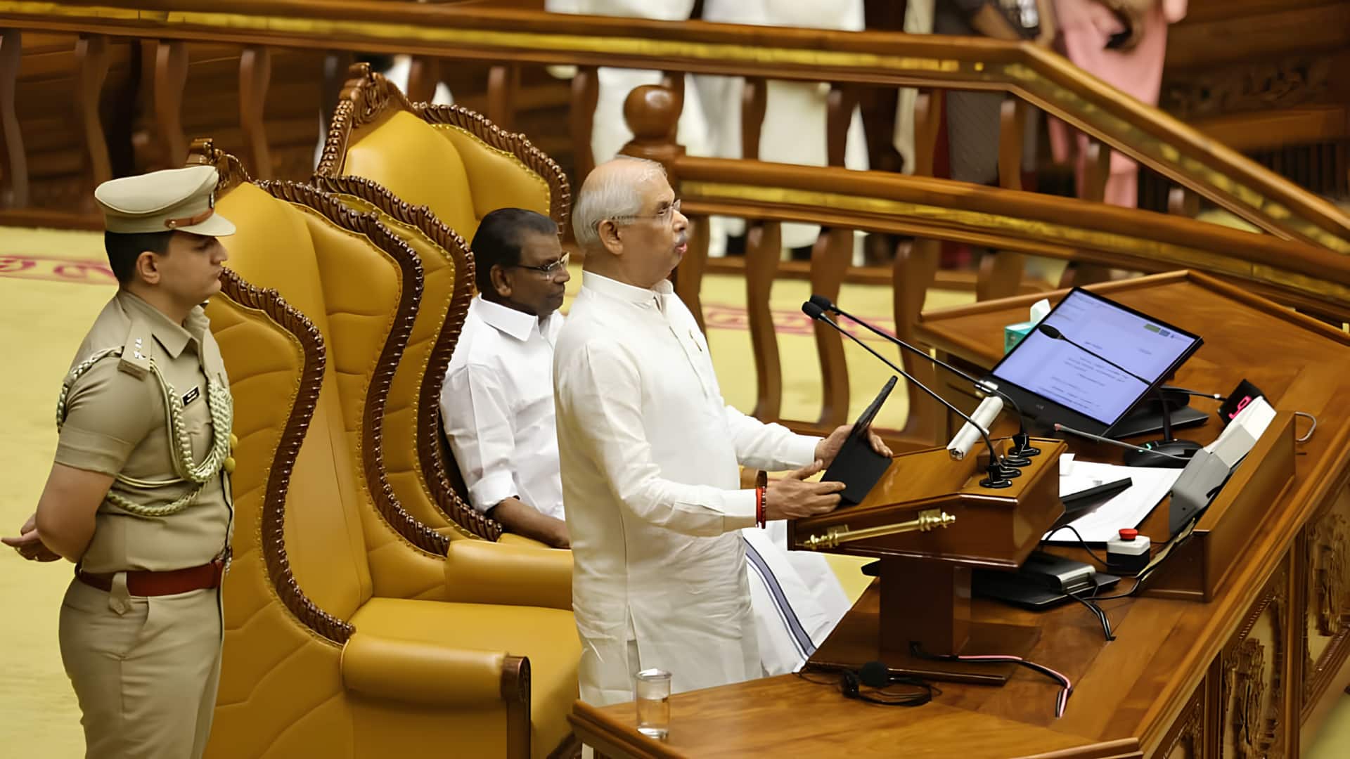 கேரள அரசின் அதிரடி முடிவு: பள்ளி மாணவிகளுக்கு 3 நாட்கள் மாதவிடாய் விடுமுறை! ஈடு செய்ய வார இறுதி வகுப்புகள்