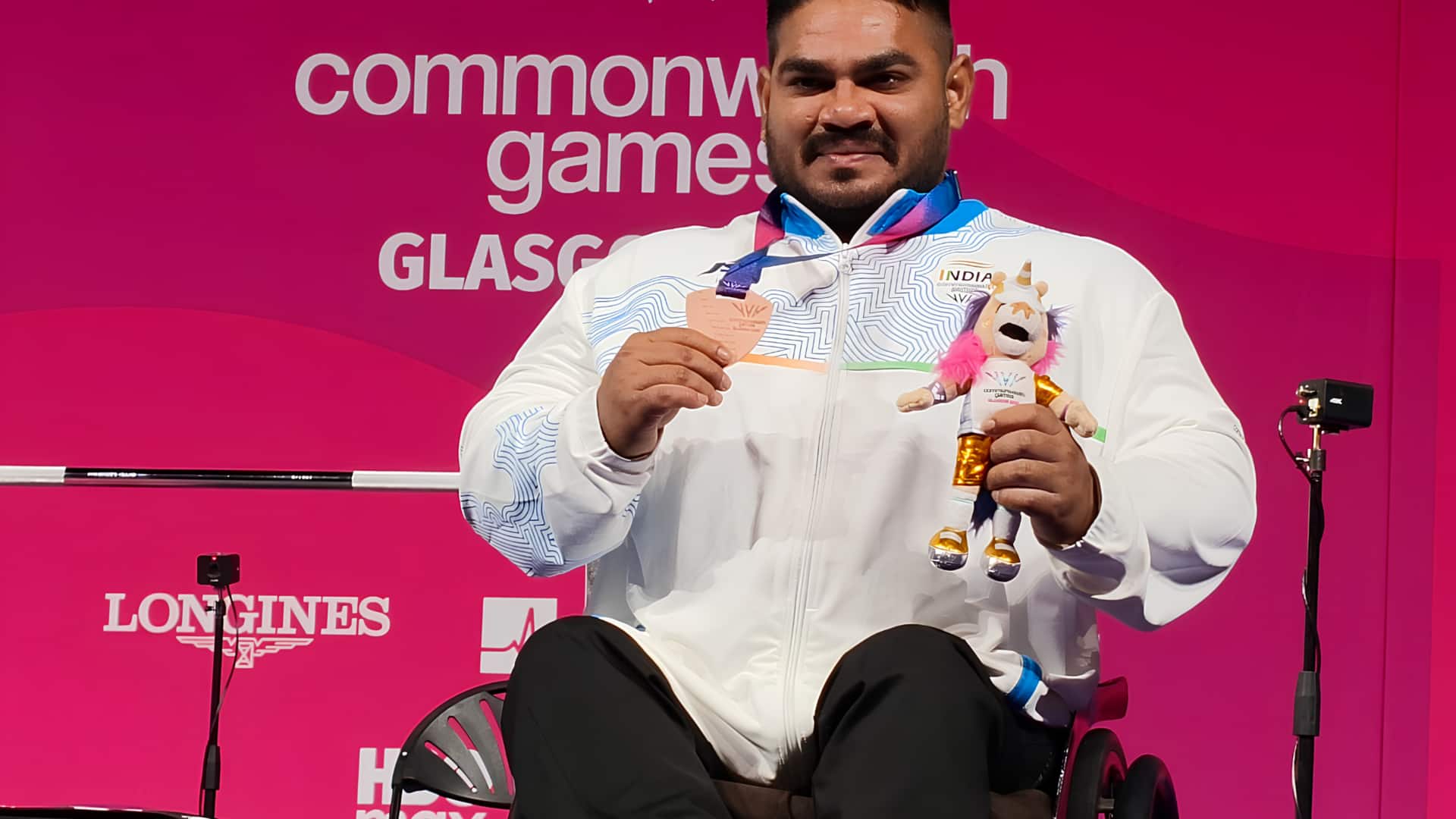 இ-ரிக்‌ஷா ஓட்டியவர்... இன்று இந்தியாவின் நாயகன்! காமன்வெல்த் போட்டியில் முதல் பதக்கம் வென்ற ஜாண்டு குமார்