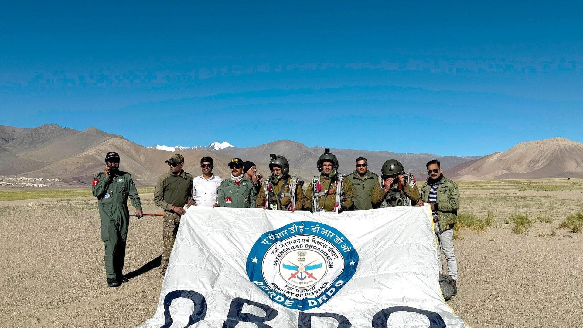 22,000 அடி உயரம்! லடாக்கில் -15°C கடுங்குளிரில் DRDO சாதனை; ராணுவ பாராசூட் சோதனை வெற்றி
