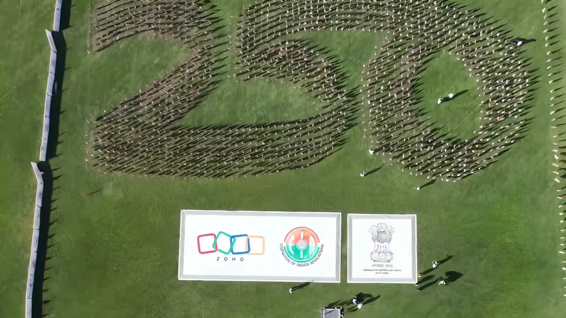 1,300 தேசியக் கொடிகளுடன் பிரம்மாண்ட கின்னஸ் சாதனை! நியூஜெர்சியில் களைகட்டிய இந்தியா@80 & அமெரிக்கா@250 விழா