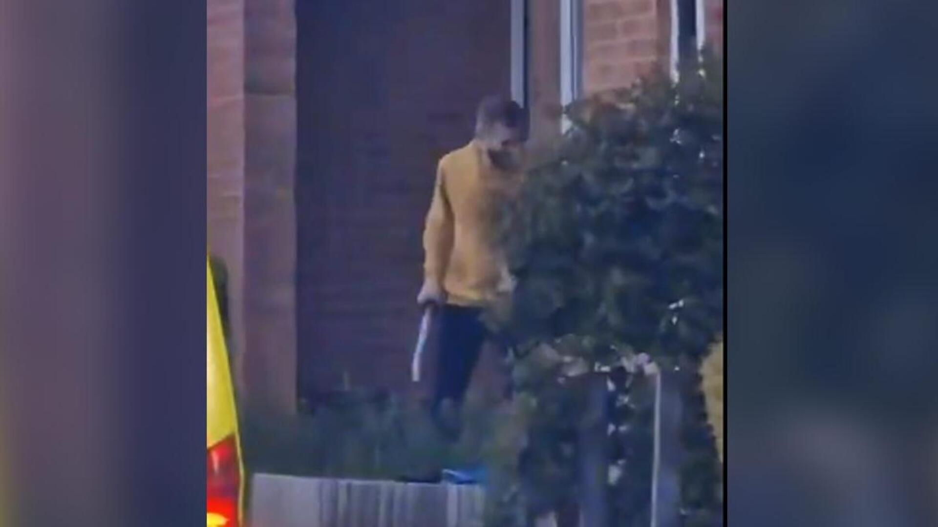 லண்டனில் 2 போலீசார் உட்பட பலரை வாளால் தாக்கிய நபர் கைது 