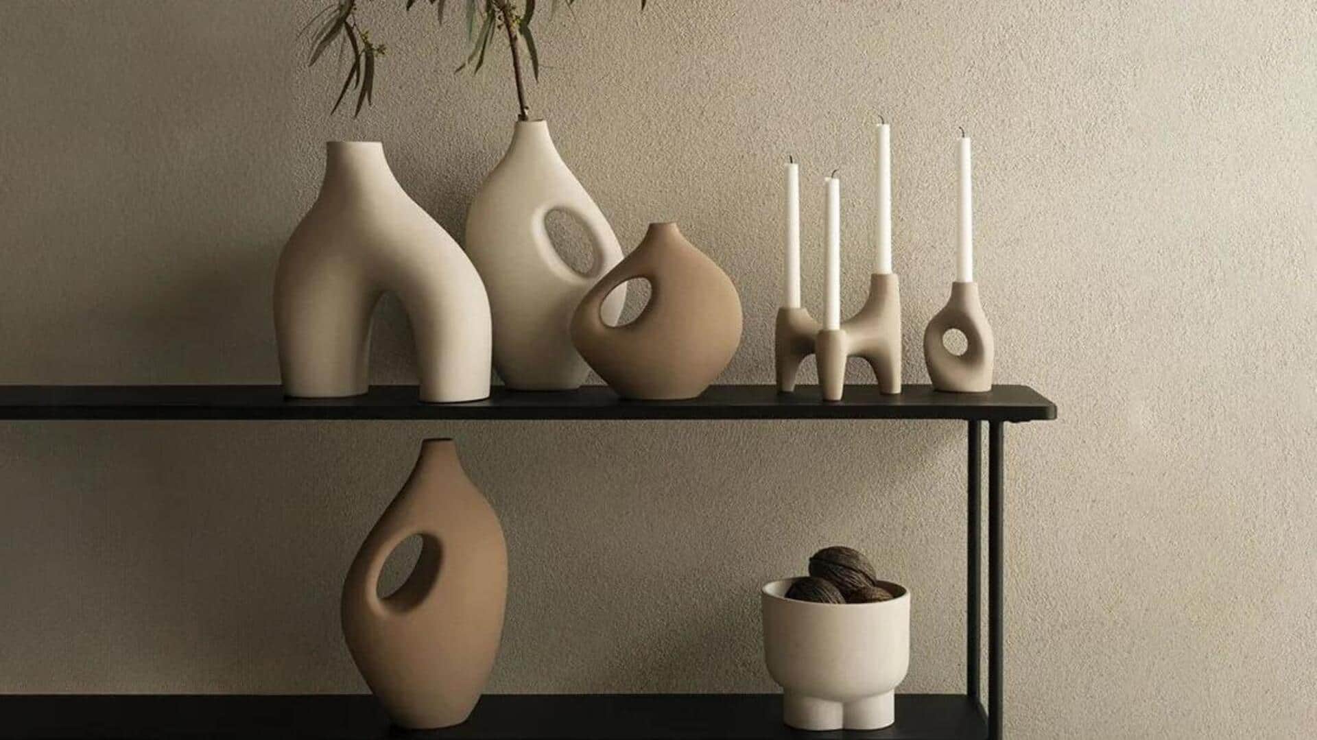 செராமிக் வீட்டு அலங்காரம்: பாரம்பரியம், நவீனத்துவம் மற்றும் இந்த இரண்டிற்கும் இடைப்பட்டவை