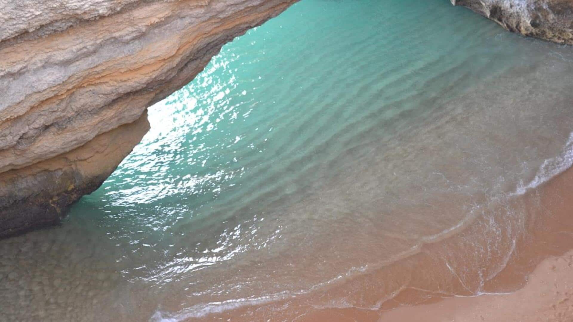 அல்கார்வேயின் மறைந்திருக்கும் ரகசிய கடற்கரைகள்: ஒரு 'எக்ஸ்க்ளூசிவ்' ரிப்போர்ட்!