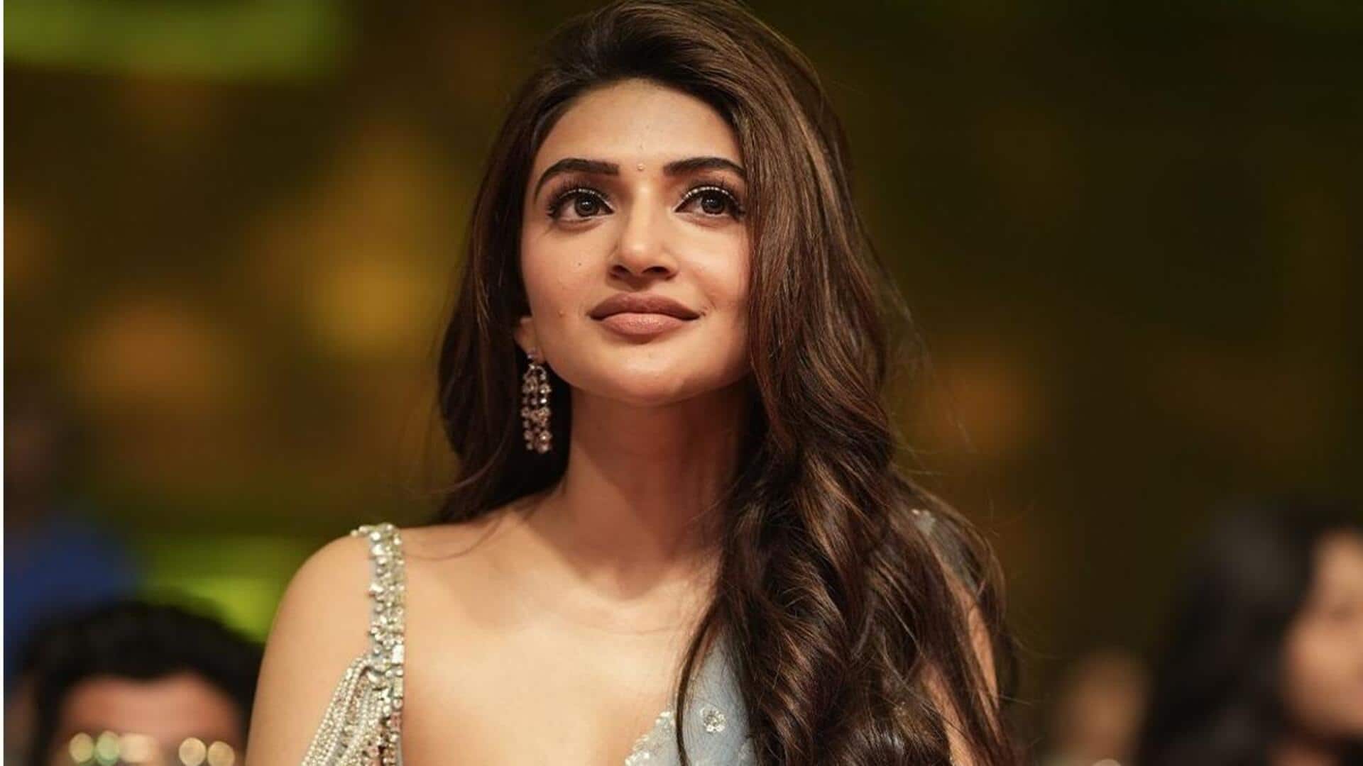 நடிகை ஸ்ரீலீலா மருத்துவ படிப்பை நிறைவு செய்தார்; பட்டமளிப்பு விழா வீடியோக்கள் வைரல்