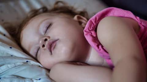 குழந்தை தூங்காமல் அடம் பிடிக்கிறதா? நிம்மதியான தூக்கத்திற்கு இதோ 5 எளிய ரகசியங்கள்; பெற்றோர்கள் கவனத்திற்கு