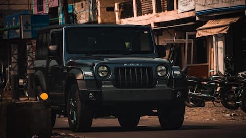 மிரட்டலான கருப்பு நிறத்தில் தார் ராக்ஸ்! மஹிந்திராவின் ஸ்டார் எடிஷன் லான்ச்! செம பட்ஜெட்டில் புதிய அவதாரம்