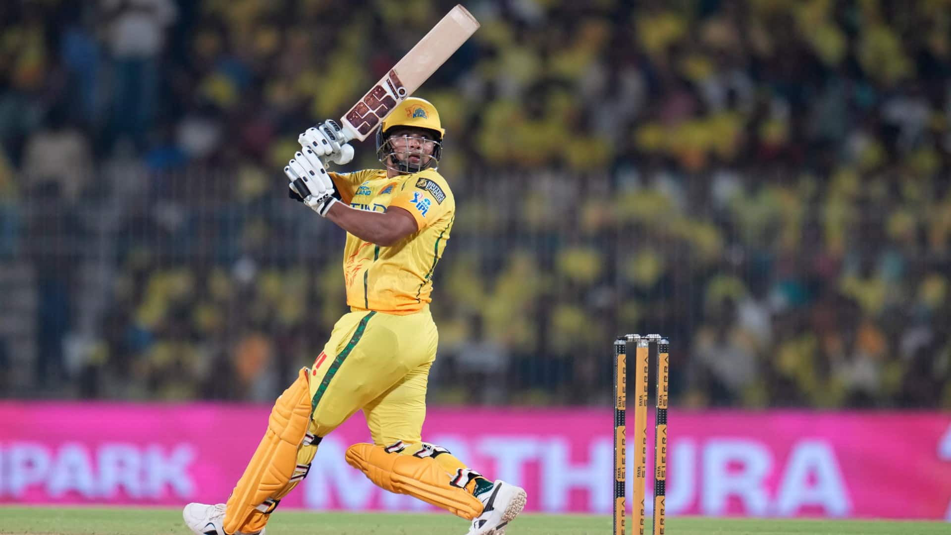 தோல்வியிலும் உலக சாதனை படைத்த சிஎஸ்கே! ஆர்சிபிக்கு எதிரான போட்டியில் சென்னை பேட்ஸ்மேன்கள் செய்த மிரட்டலான சாதனை