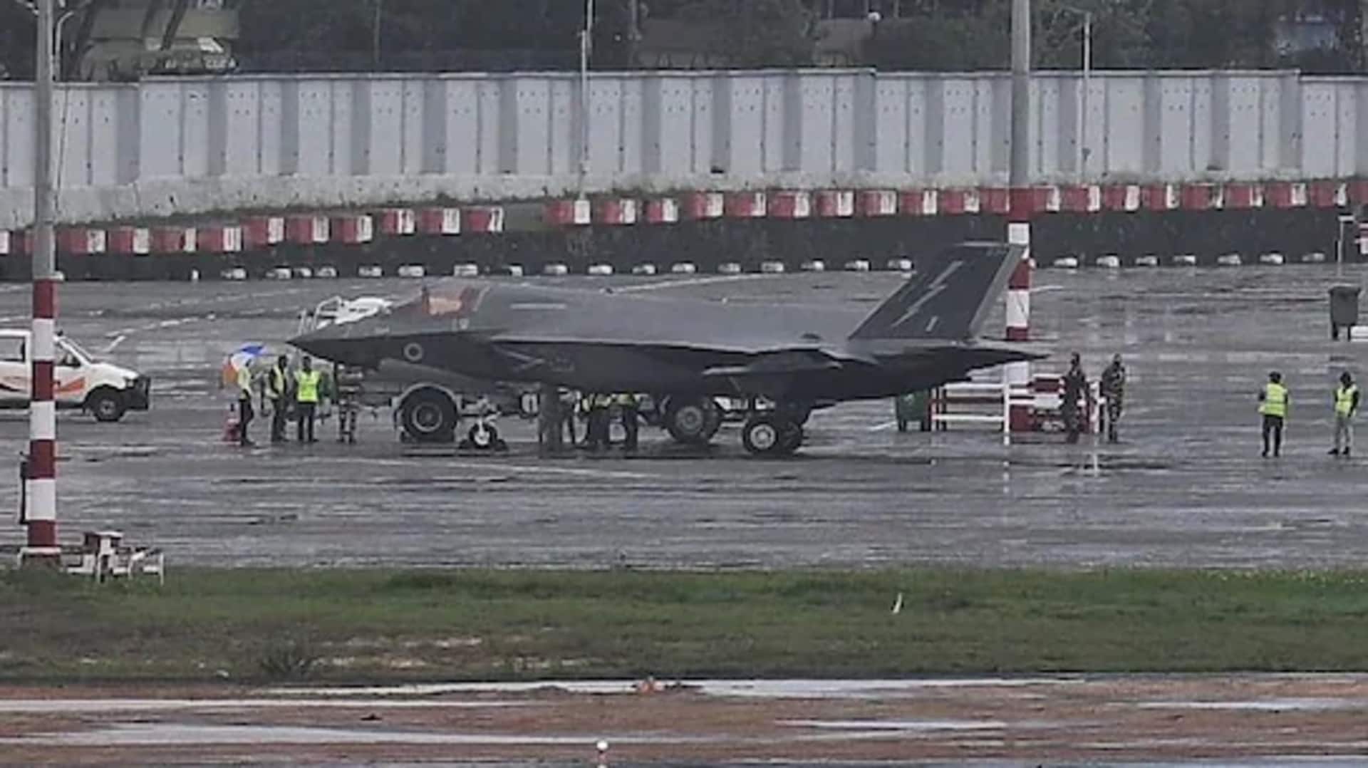 திருவனந்தபுரத்தில் பிரிட்டிஷ் F-35 போர் விமானம் அவசர தரையிறக்கம் திருவனந்தபுரத்தில் பிரிட்டிஷ் F-35 போர் விமானம் அவசர தரையிறக்கம்