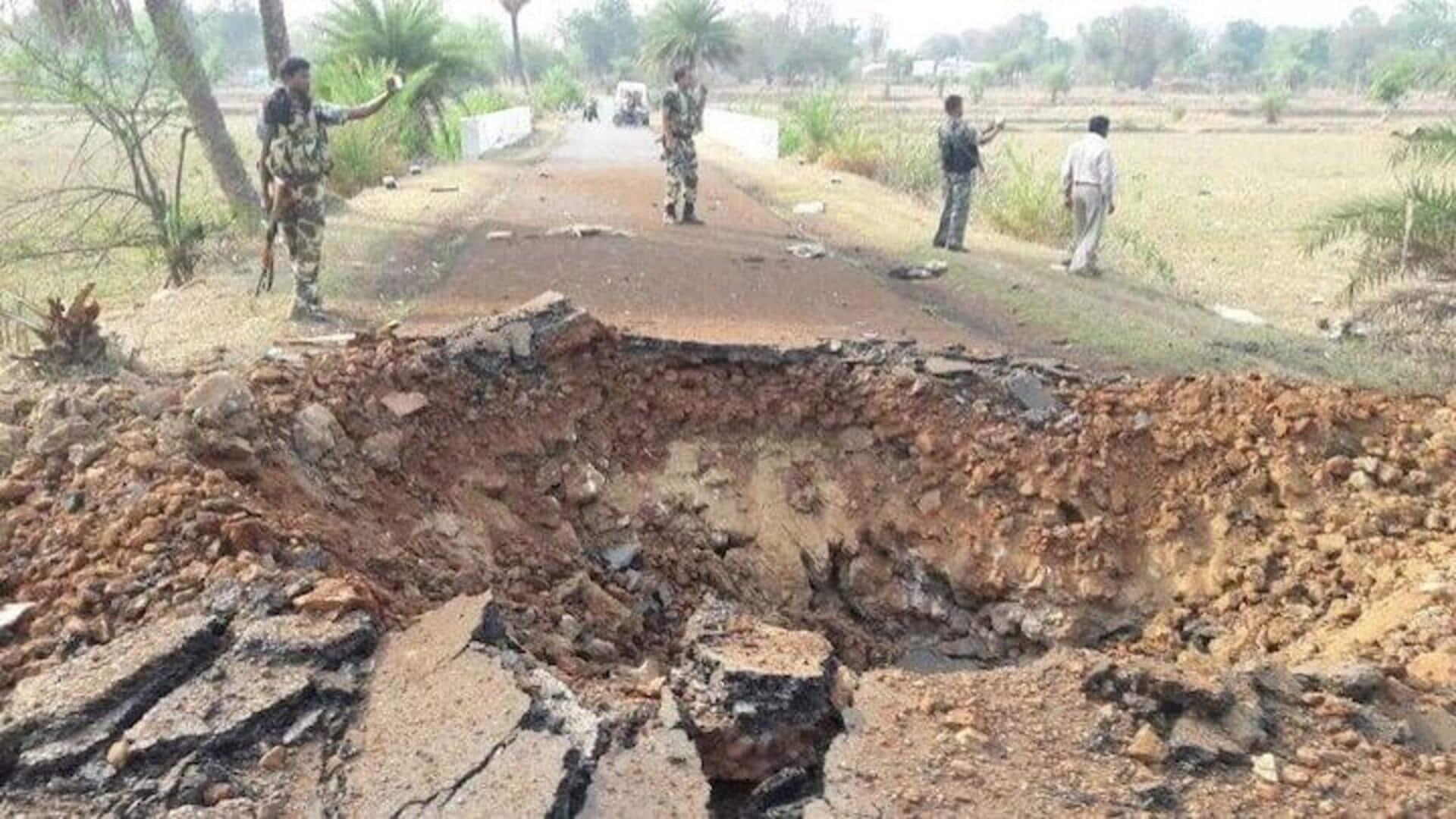 சத்தீஸ்கரில் பாதுகாப்பு வாகனம் மீது மாவோயிஸ்டுகள் தாக்குதல்; 9 ஜவான்கள் வீரமரணம்