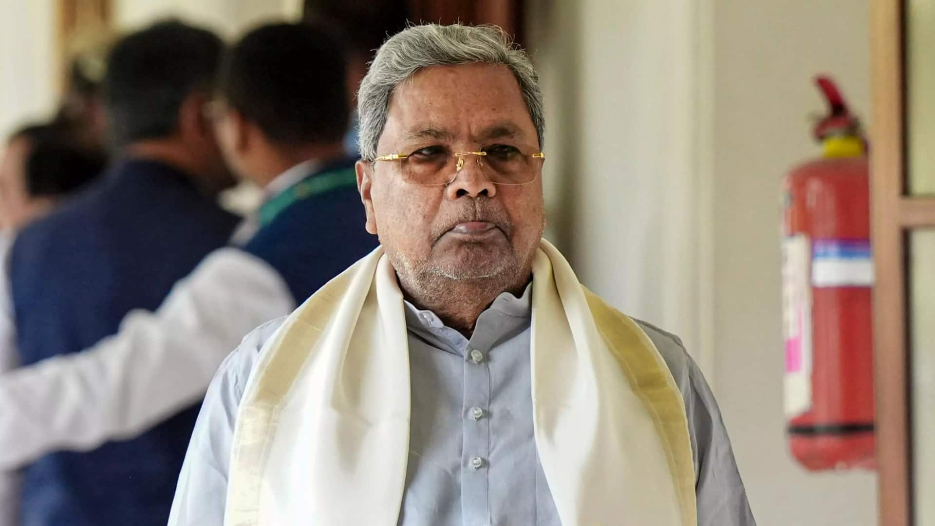 இன்றைய அரசியல் முற்றிலும் சீரழிந்துவிட்டது! தேர்தல் அரசியலில் இருந்து விலகுவதாக சித்தராமையா அறிவிப்பு