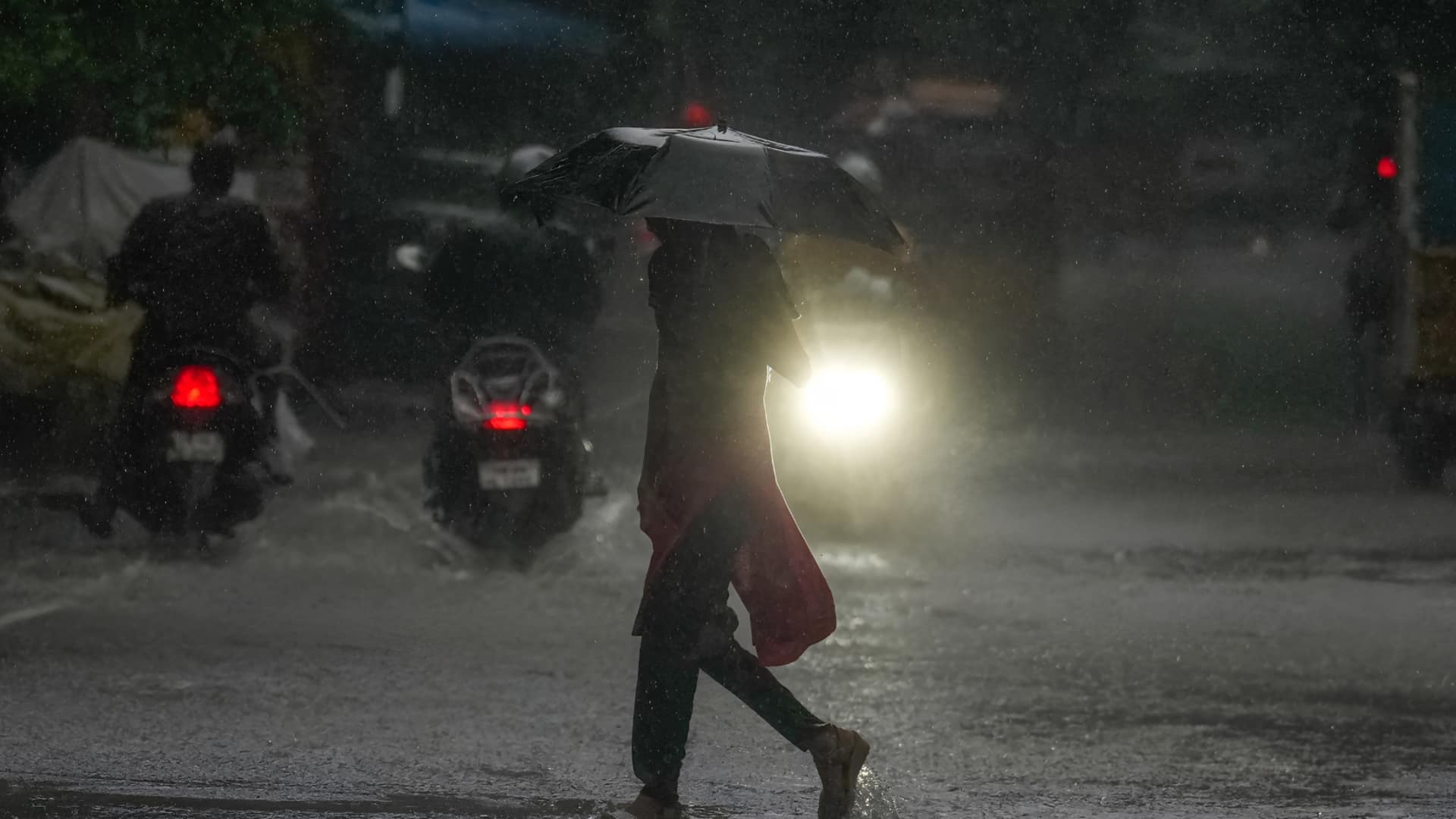 தமிழ்நாட்டில் 11 மாவட்டங்களில் நாளை மழைக்கு வாய்ப்பு: சென்னை வானிலை ஆய்வு மையம் தகவல்