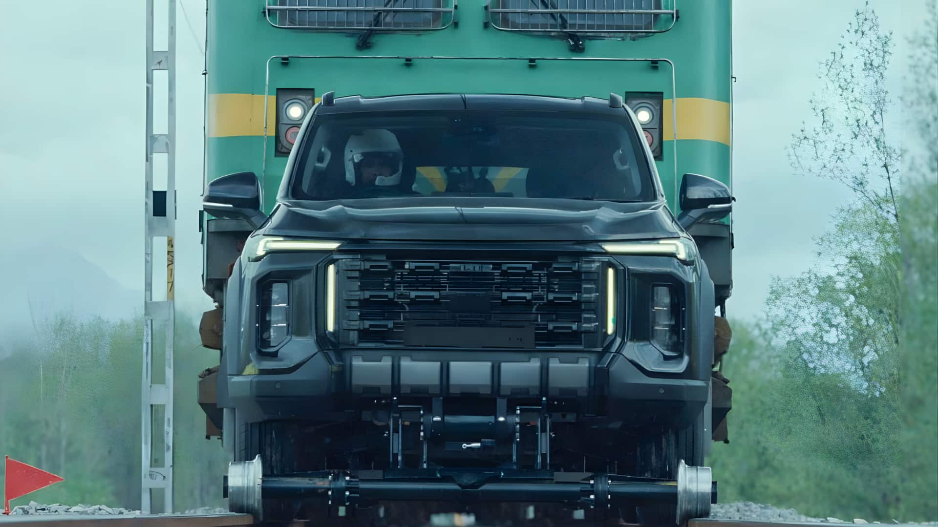 "ஒரே ஒரு கார்.. 406 டன் எடை!" ரயிலை இழுத்து கின்னஸ் சாதனை படைத்த எம்ஜி மெஜஸ்டர்