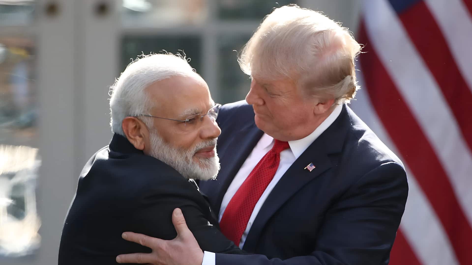 'நான் மோடியை நேசிக்கிறேன், அவர் என் நண்பர்': பிரதமரை பாராட்டிய டிரம்ப்