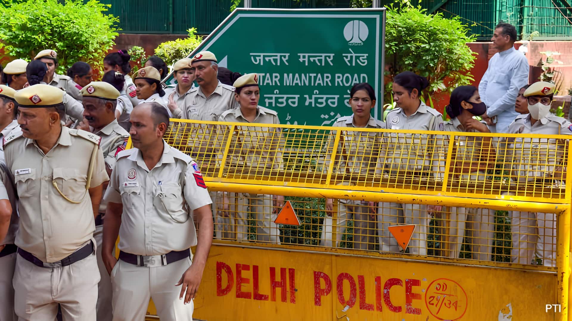 டெல்லி CJP போராட்டம்: தடுப்புகளை அகற்றுமாறு மத்திய அரசுக்கு உச்ச நீதிமன்றம் உத்தரவு