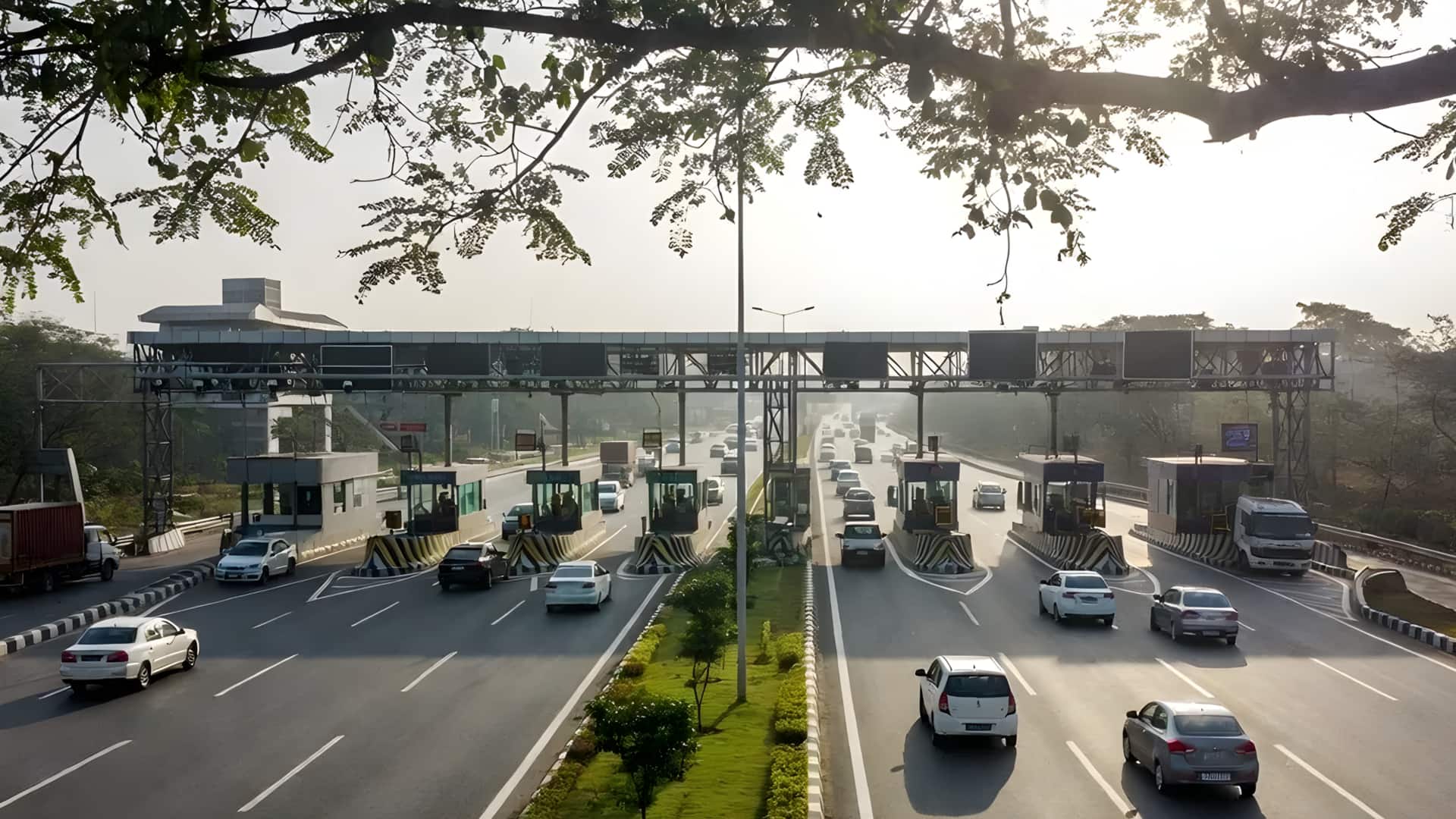 இனி சுங்கச்சாவடியில் நிற்கத் தேவையில்லை: 2026 இறுதிக்குள் MLFF முறை அறிமுகம்