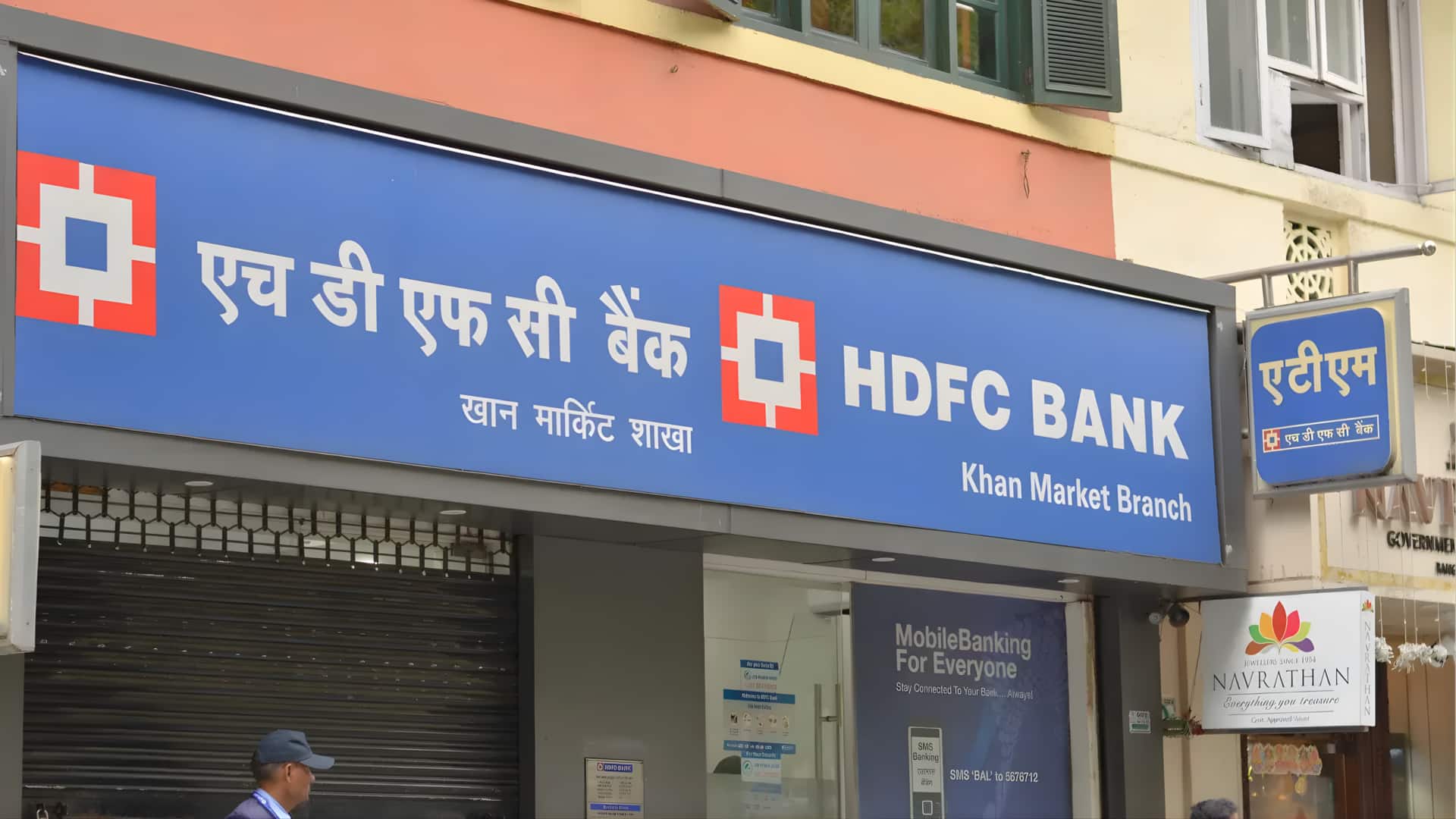 எச்டிஎஃப்சி வங்கி பங்குகள் 8% சரிவு: எல்ஐசி மற்றும் முதலீட்டாளர்களுக்கு ₹1 லட்சம் கோடி நஷ்டம்! பின்னணி என்ன?