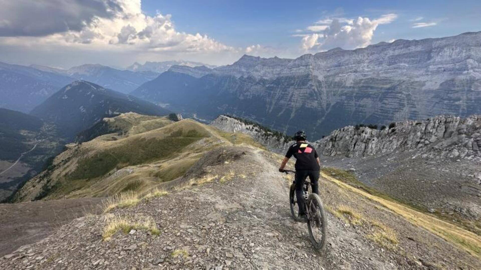 பைரனீஸ் மலைகளில் மவுண்டன் பைக்கிங்: சிறந்த டிராக்குகள்