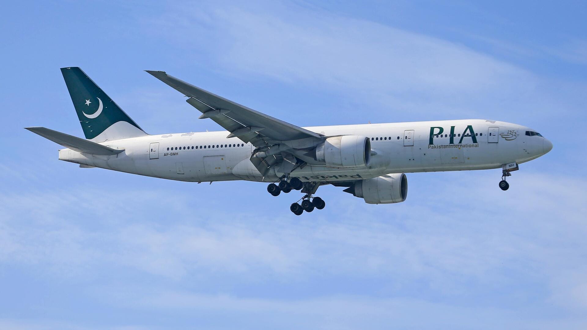 விற்பனையானது பாகிஸ்தான் ஏர்லைன்ஸ்! ரூ.4,300 கோடிக்கு வாங்கியது ஆரிப் ஹபீப் குழுமம்