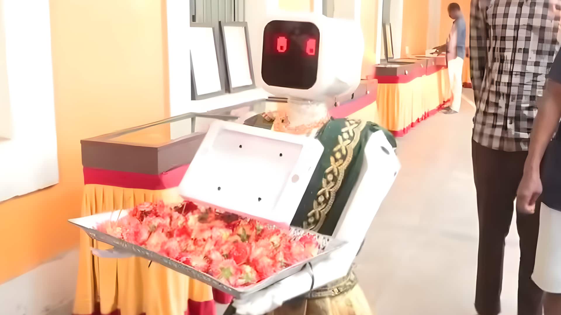 "வாங்க ஓட்டுப் போடலாம்!" புதுச்சேரி வாக்குச்சாவடியில் 'நிலா' ரோபோவின் வரவேற்பு! கோவை நிறுவனம் உருவாக்கிய நவீன தொழில்நுட்பம்