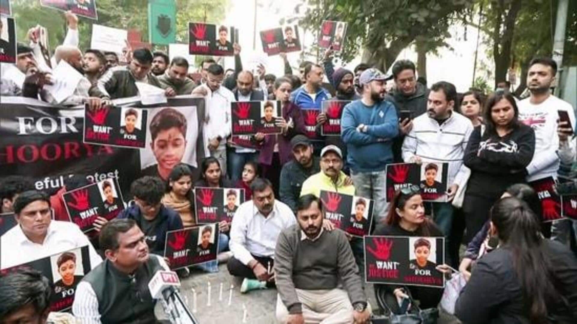 டெல்லி மாணவர் தற்கொலை: தலைமை ஆசிரியை உட்பட 4 பேர் சஸ்பெண்ட்