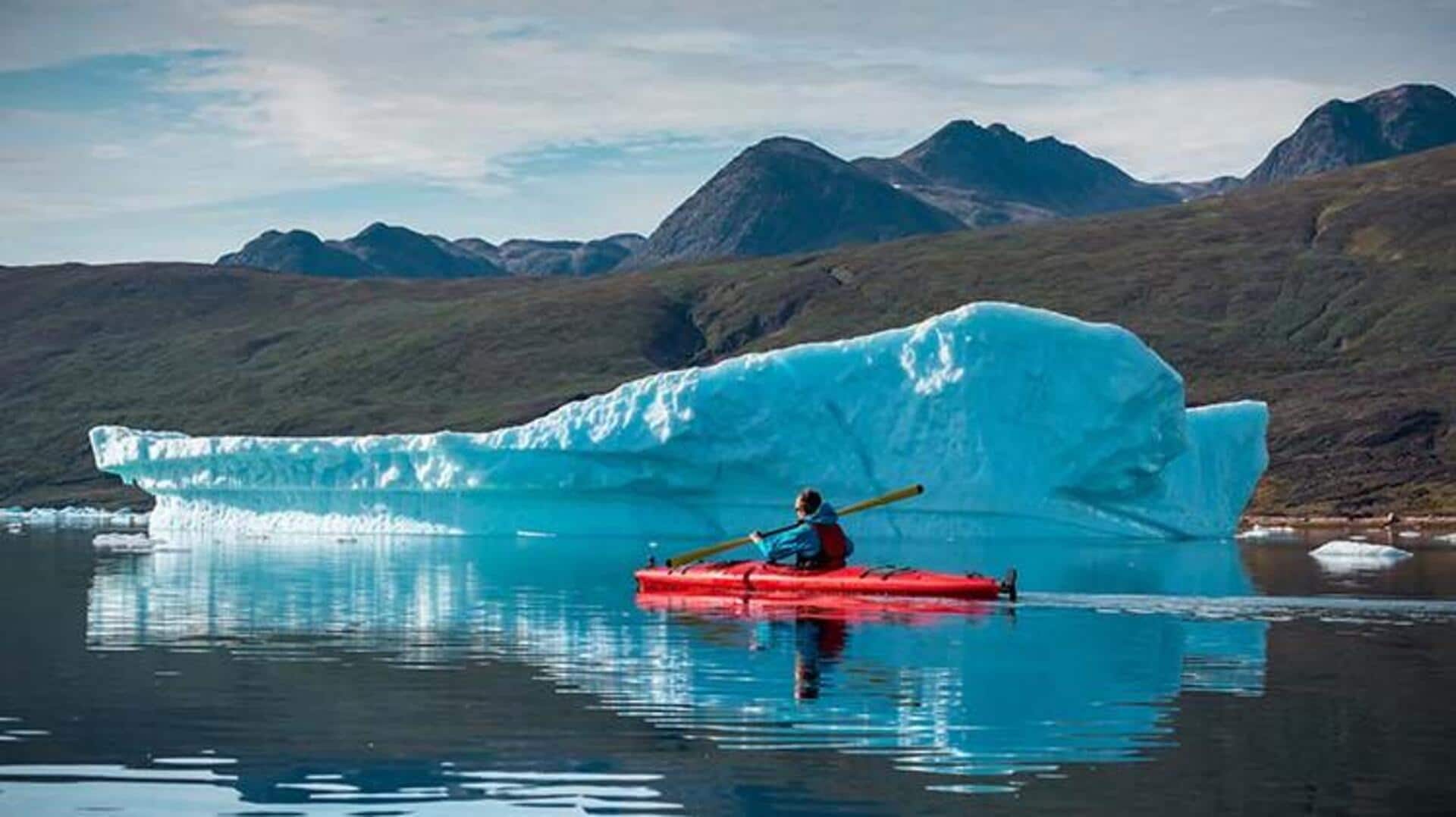க்ரீன்லாந்தின் பனிக்கடல்களில் கயாக்கிங்: ஒரு வாழ்நாள் சாகசம்