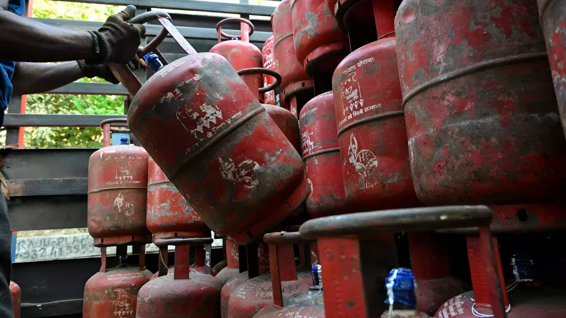 PNG வசதி உள்ள வீடுகளில் LPG கட்: மத்திய அரசு அதிரடி உத்தரவு