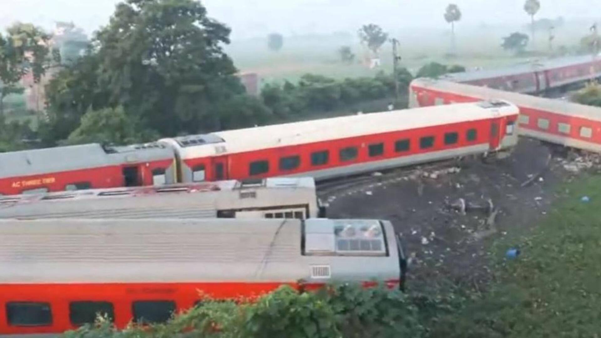 வடகிழக்கு எக்ஸ்பிரஸ் தடம் புரண்டு விபத்து- 4 பேர் பலி, 100 பேர் காயம்