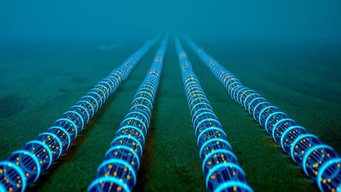 ஹார்முஸ் ஜலசந்தியில் கடலடியில் உள்ள இணைய கேபிள்களை குறிவைக்கும் ஈரான்?