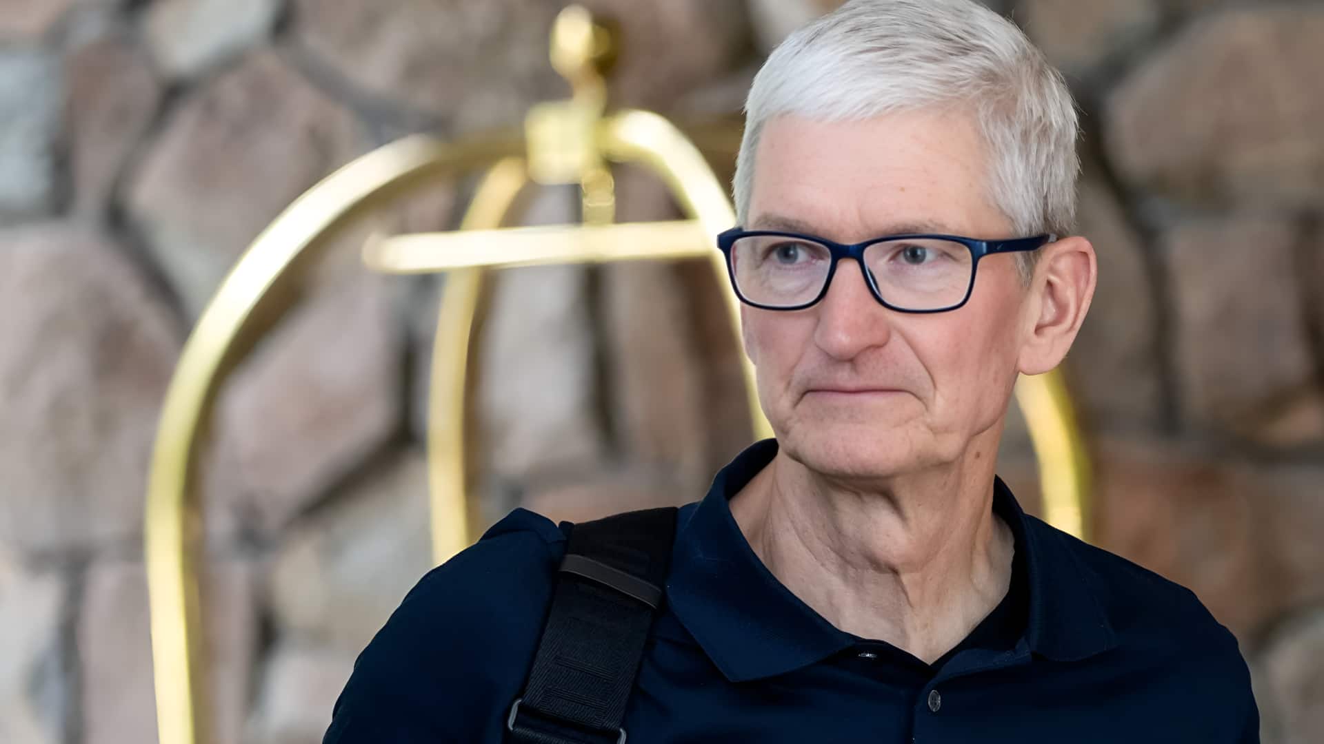 ஆப்பிள் தலைமை நிர்வாக அதிகாரி பொறுப்பிலிருந்து ஓய்வு பெறுகிறாரா டிம் குக்?