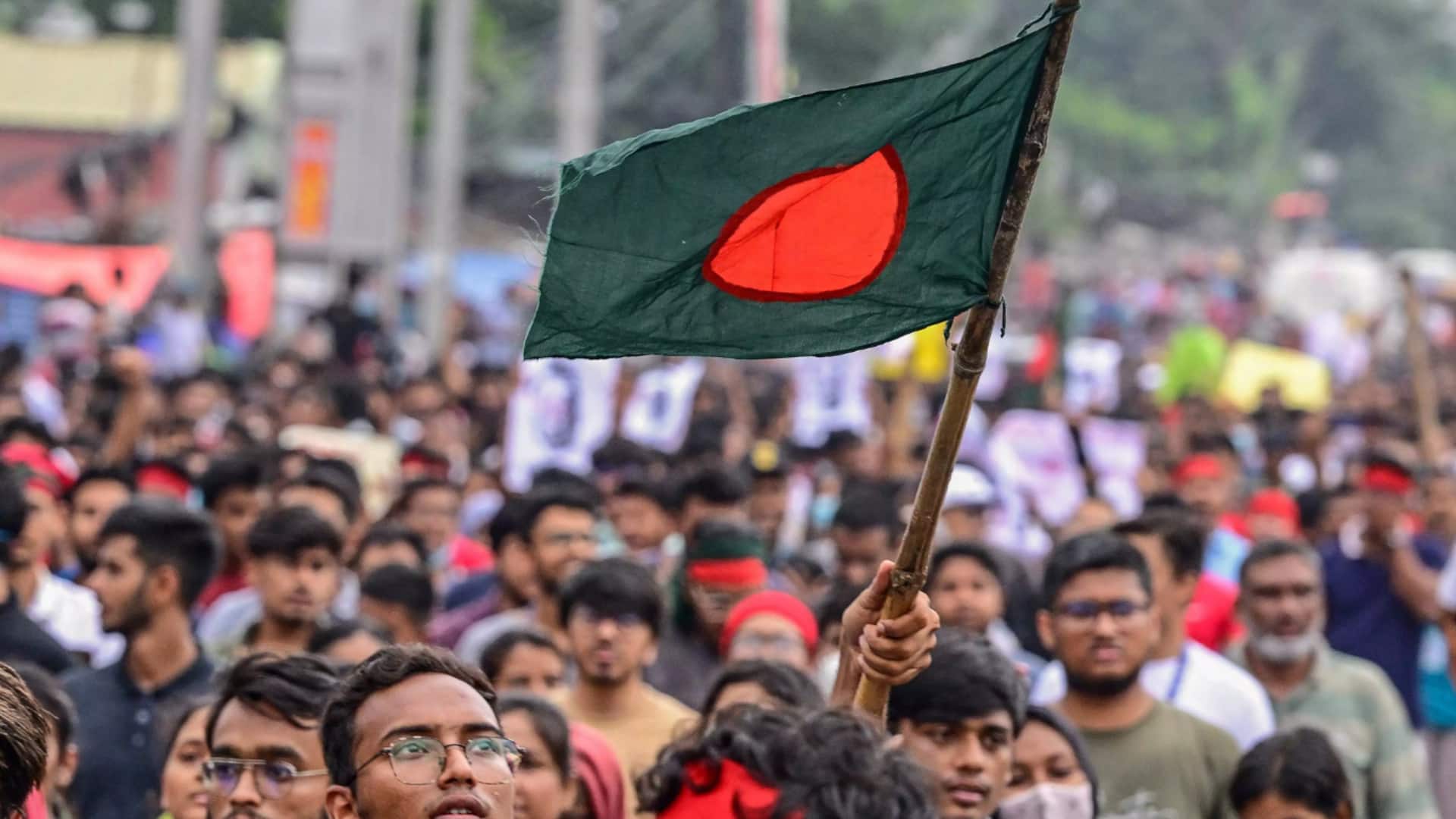 பாதுகாப்பு காரணங்களுக்காக வங்கதேசத்தில் உள்ள தூதர்களின் குடும்பத்தினரை திரும்புமாறு உத்தரவிட்ட இந்தியா