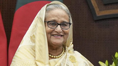 நீதிமன்ற அவமதிப்பு வழக்கில் ஷேக் ஹசீனாவுக்கு 6 மாத சிறைத்தண்டனை விதித்த வங்கதேச நீதிமன்றம்