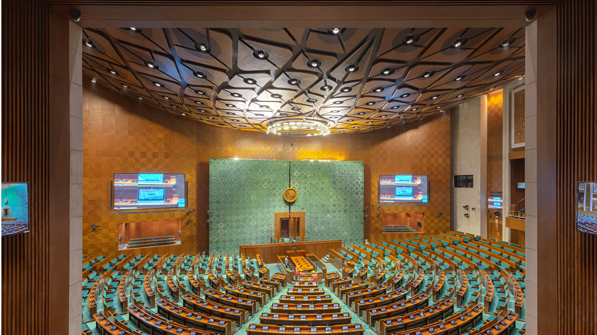 இன்று கூடுகிறது சிறப்பு நாடாளுமன்ற கூட்டம்: 3 முக்கிய மசோதாக்கள் தாக்கல்; அனல் பிறக்கப்போகும் விவாதம்