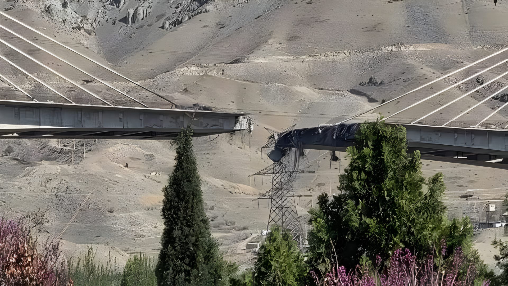 ஈரான் 'பி1' பாலம் மீது தாக்குதல்: காலம் கடக்கும் முன் ஒப்பந்தம் செய்யுங்கள் என டொனால்ட் ட்ரம்ப் கடும் எச்சரிக்கை