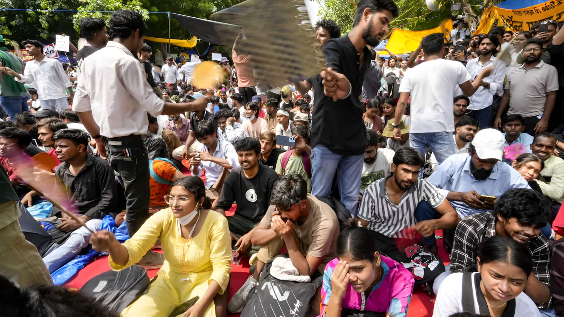 டெல்லி போராட்ட குழுவினர் மதியம் 12:30 மணிக்கு கான்ஸ்டிடியூஷன் கிளப்பில் மத்திய அமைச்சர்களை சந்திக்கின்றனர்