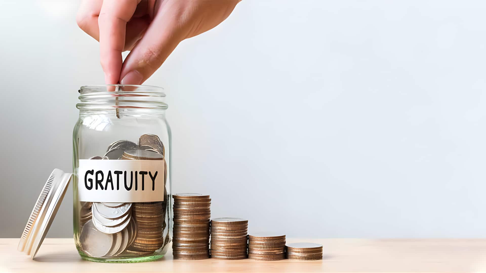 "உங்க கிராஜுவிட்டி பணத்துக்கு டேக்ஸ் உண்டா?" புதிய விதிகள் மற்றும் கணக்கிடும் முறை குறித்து நீங்கள் அறிய வேண்டியவை