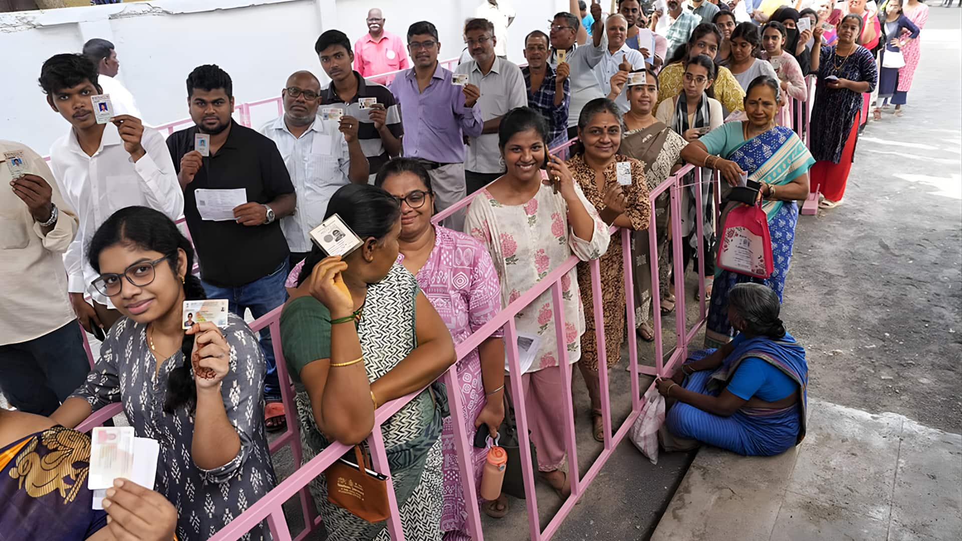 தமிழக தேர்தல்: சென்னையில் டோக்கன் பெற்றவர்கள் இரவு 8 மணி வரை வாக்களிக்கலாம்; குமரகுருபரன் ஐஏஎஸ் அறிவிப்பு