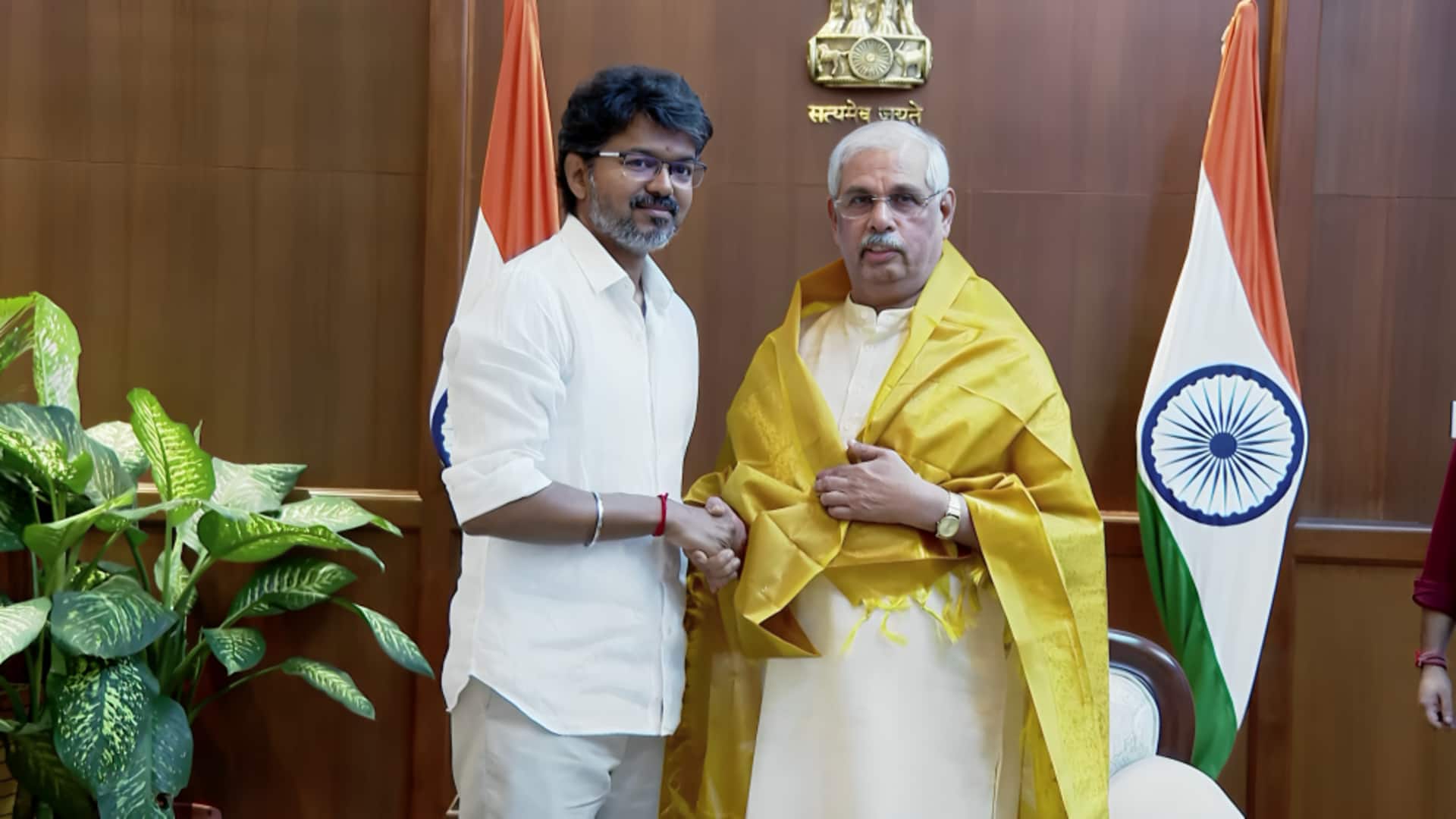 தமிழகத்தின் முதலமைச்சராகிறார் விஜய்! நாளை காலை 10 மணிக்கு நேரு விளையாட்டரங்கில் பதவியேற்பு விழா!