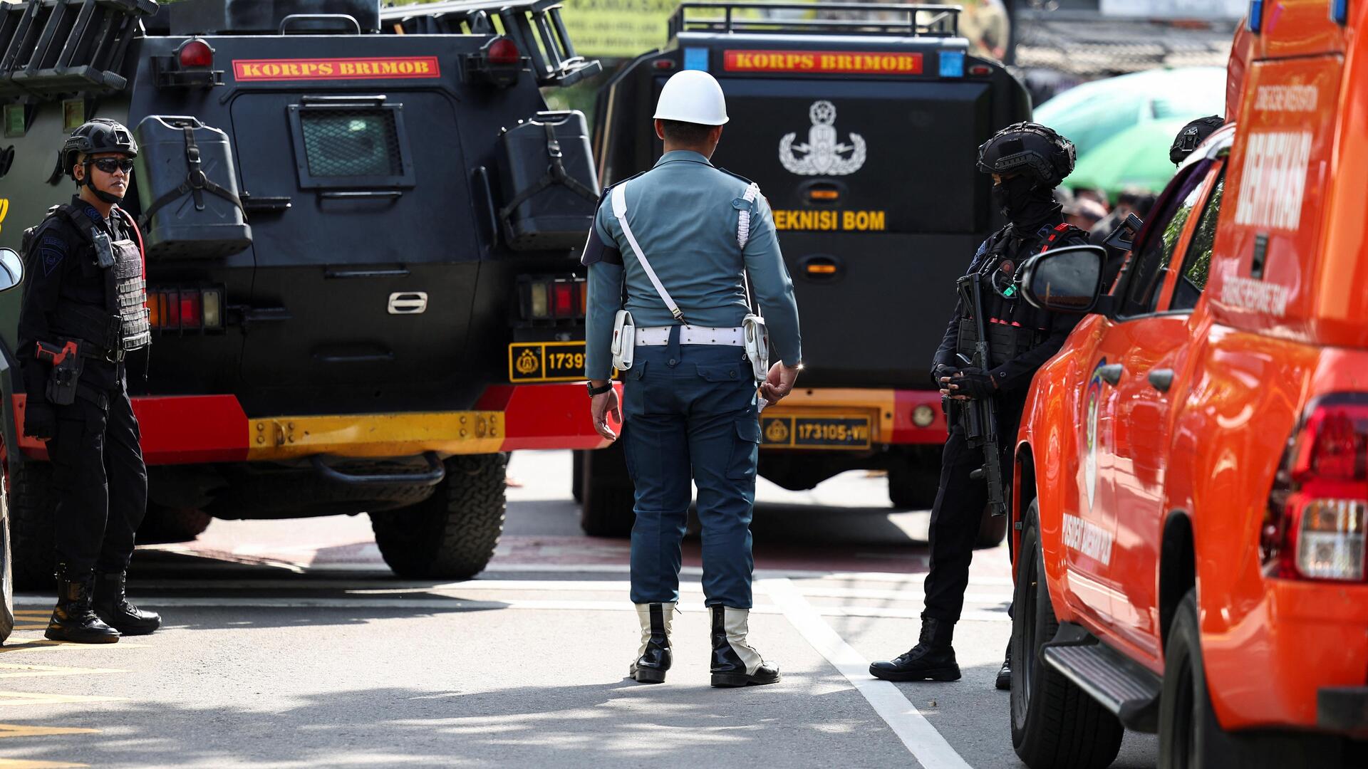 இந்தோனேசிய பள்ளி வளாகத்தில்  வெள்ளிக்கிழமை தொழுகையின்போது குண்டுவெடிப்பு: 54 மாணவர்கள் காயம்