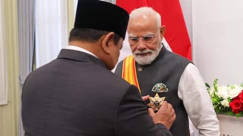 இந்தோனேசியாவின் உயரிய 'பிந்தாங் அதிபூர்ணா' விருது பிரதமர் மோடிக்கு வழங்கி கௌரவிப்பு