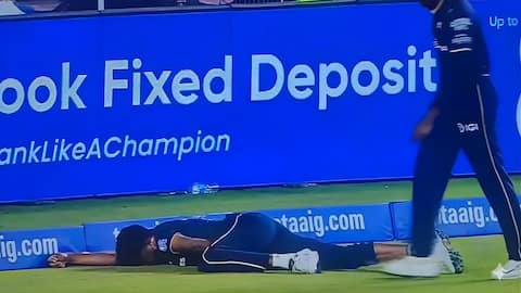 சிராஜுக்கு என்னாச்சு? பவுண்டரியைத் தடுக்கப் போய் பலத்த காயம்.. வலியால் துடித்த வீடியோ வெளியாகி ரசிகர்கள் ஷாக்