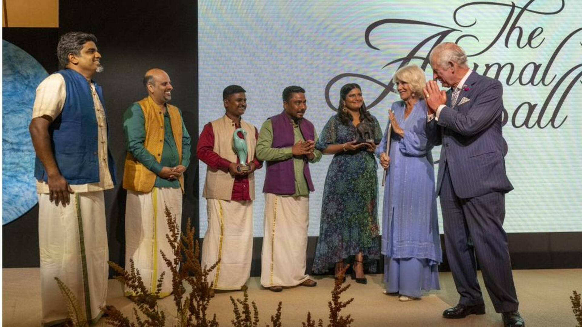 'தி எலிபெண்ட் விஸ்பரர்ஸ்' ஆவணப்படத்திற்கு விருது வழங்கினார் பிரிட்டன் மன்னர் 