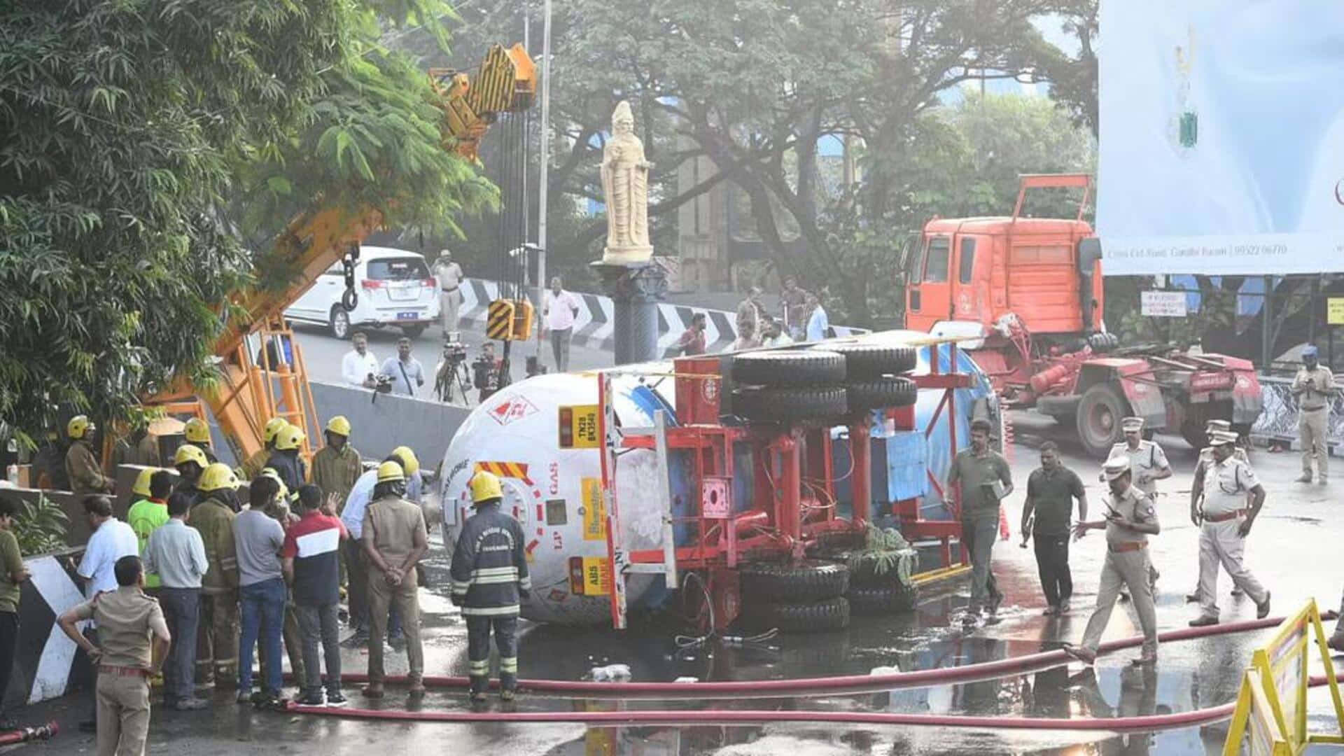 கோவையில் எல்பிஜி டேங்கர் கவிழ்ந்து விபத்து; எரிவாயு கசிவால் அச்சம்; தடுப்பு நடவடிக்கைகள் தீவிரம்