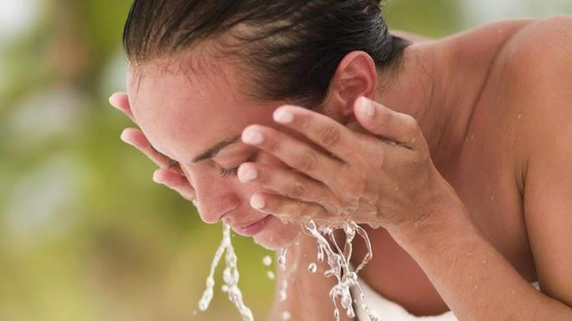 முகத்தைக் கழுவ குளிர்ந்த நீரைப் பயன்படுத்துவது சரியானதா?