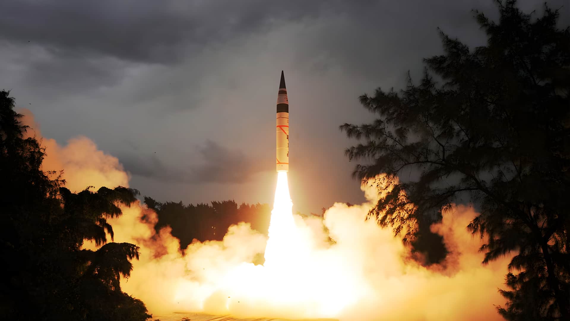 3,500 கிமீ தூரம் வரை பாய்ந்து தாக்கும் அக்னி-3 ஏவுகணை சோதனை வெற்றி