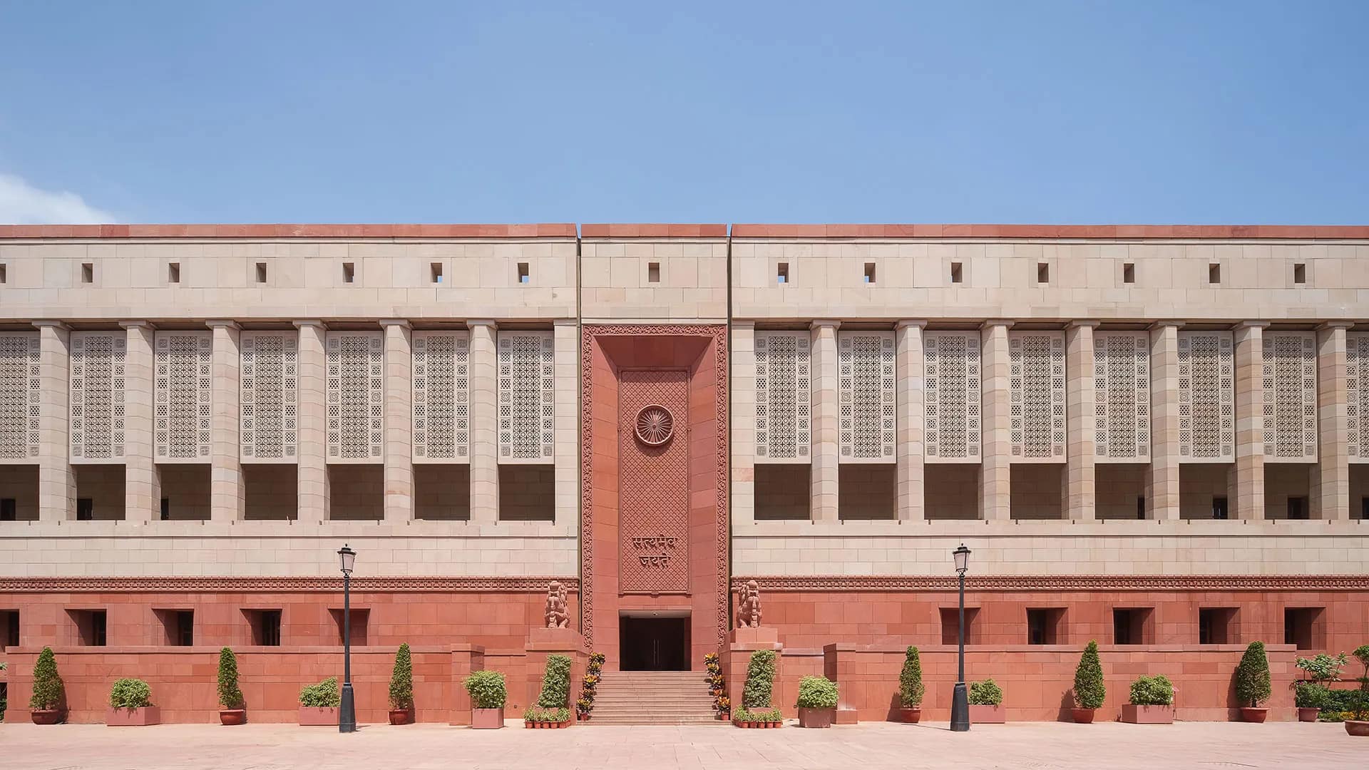 ஊழியர் பணி நேரத்திற்குப் பின் 'தொடர்பைத் துண்டிக்கும் உரிமை' மசோதா மக்களவையில் அறிமுகம்