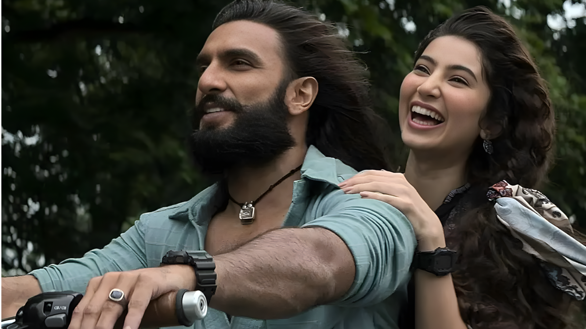 பாக்ஸ் ஆபீஸில் வேட்டை: ரஜினியின் '2.0' சாதனையை முறியடித்த ரன்வீர் சிங்கின் 'துரந்தர்'