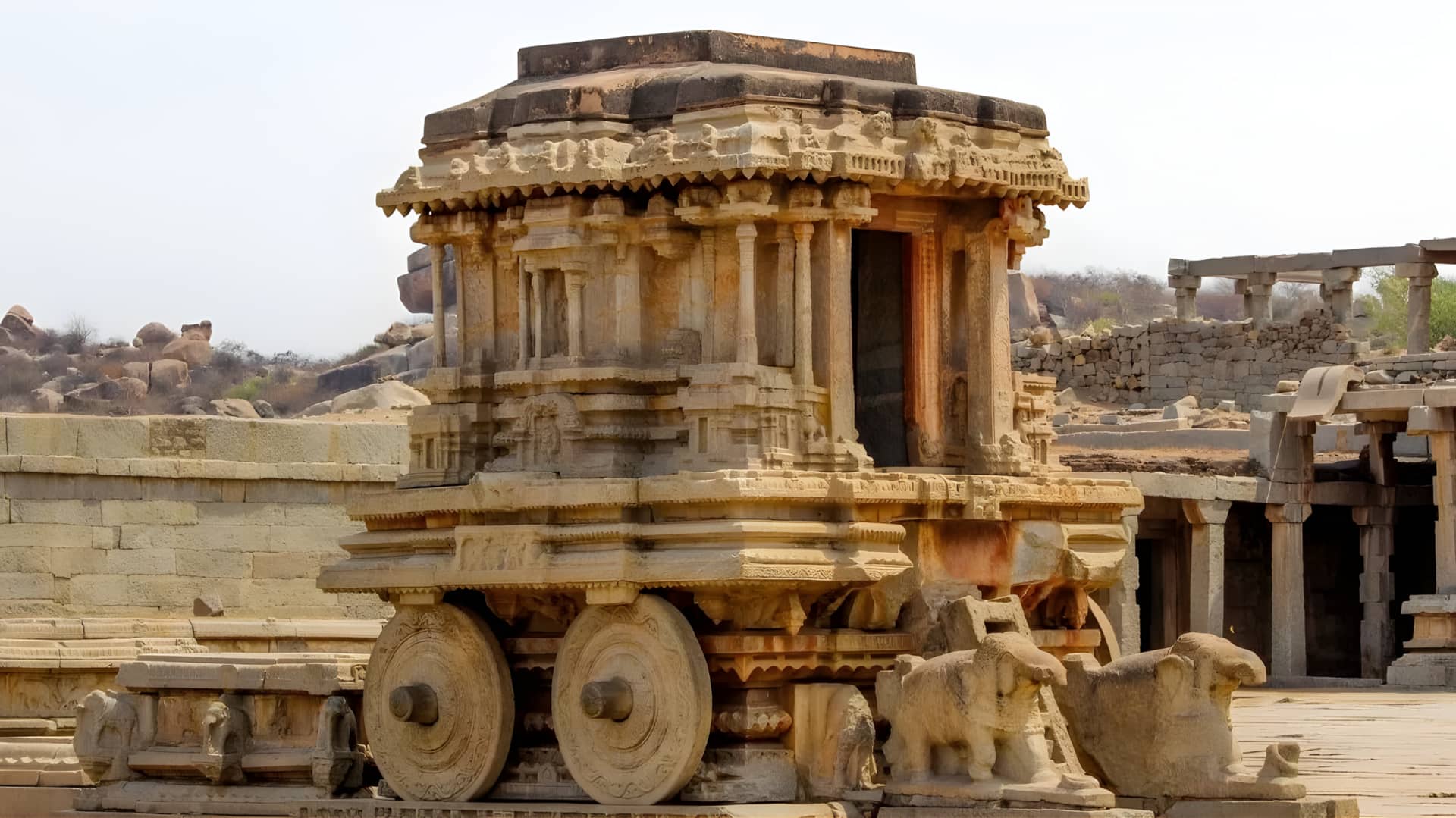 உலக பாரம்பரிய தினம் 2026: யுனெஸ்கோ அங்கீகாரம் பெற்ற தமிழகத்தின் புகழ்பெற்ற இடங்கள்