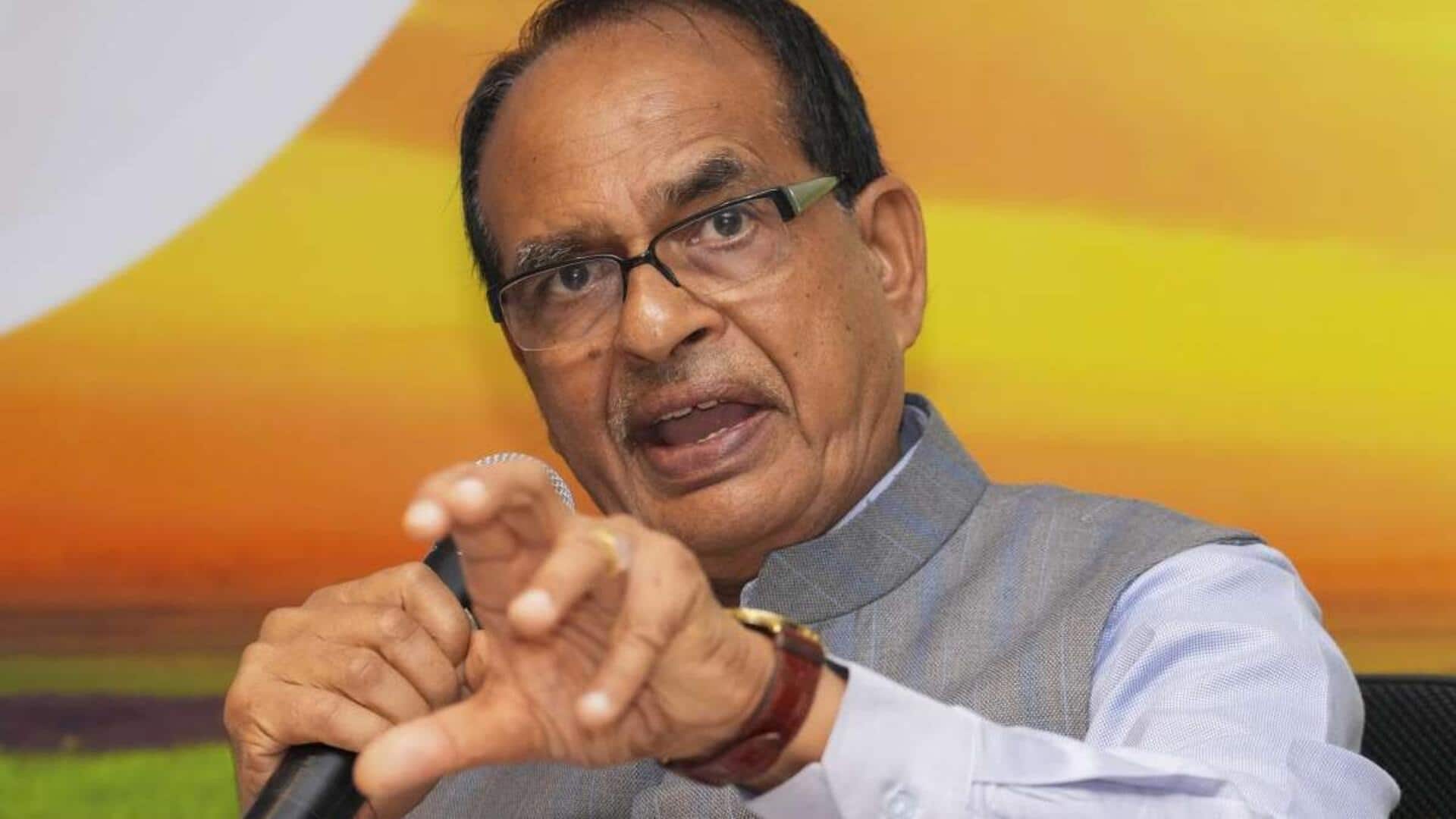 களைக்கொல்லி குறித்து புகார் தெரிவித்த விவசாயி; நேரடியான விளைநிலத்திற்கு சென்ற மத்திய அமைச்சர் சிவராஜ் சிங் சௌஹான் களைக்கொல்லி குறித்து புகார் தெரிவித்த விவசாயி; நேரடியான விளைநிலத்திற்கு சென்ற மத்திய அமைச்சர் சிவராஜ் சிங் சௌஹான்