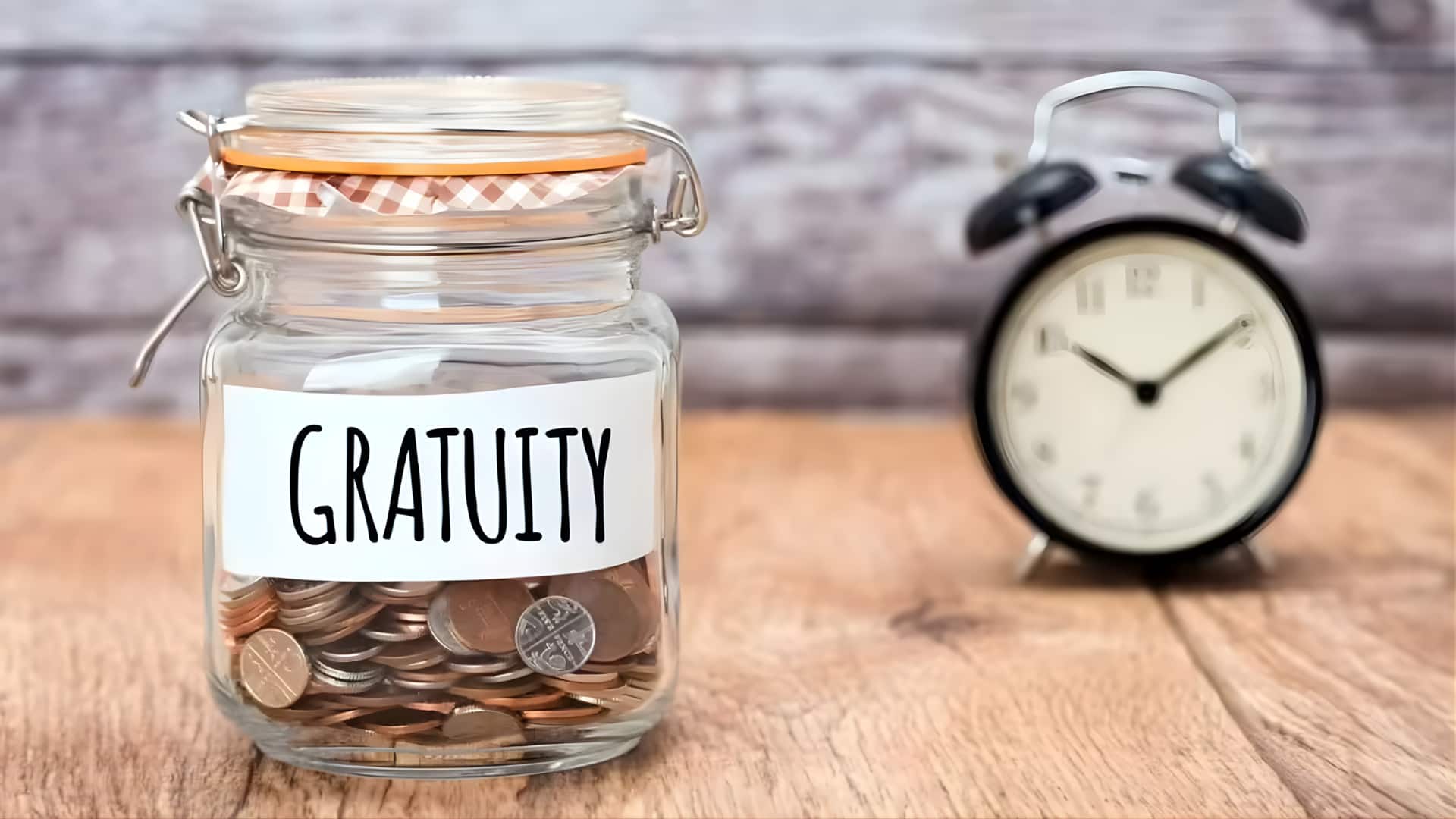 பென்ஷன் வாங்கினால் கிராஜுவிட்டி கிடைக்காதா? ஊழியர்கள் தெரிந்து கொள்ள வேண்டிய முக்கிய சட்ட விதிகள்