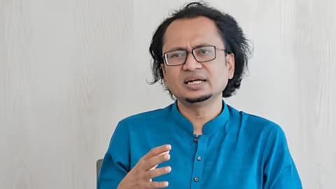டெல்லியில் பரபரப்பு! வங்கதேச பிரதமரின் ஆலோசகரை 2 மணி நேரம் சிறைபிடித்த அதிரடி சோதனை